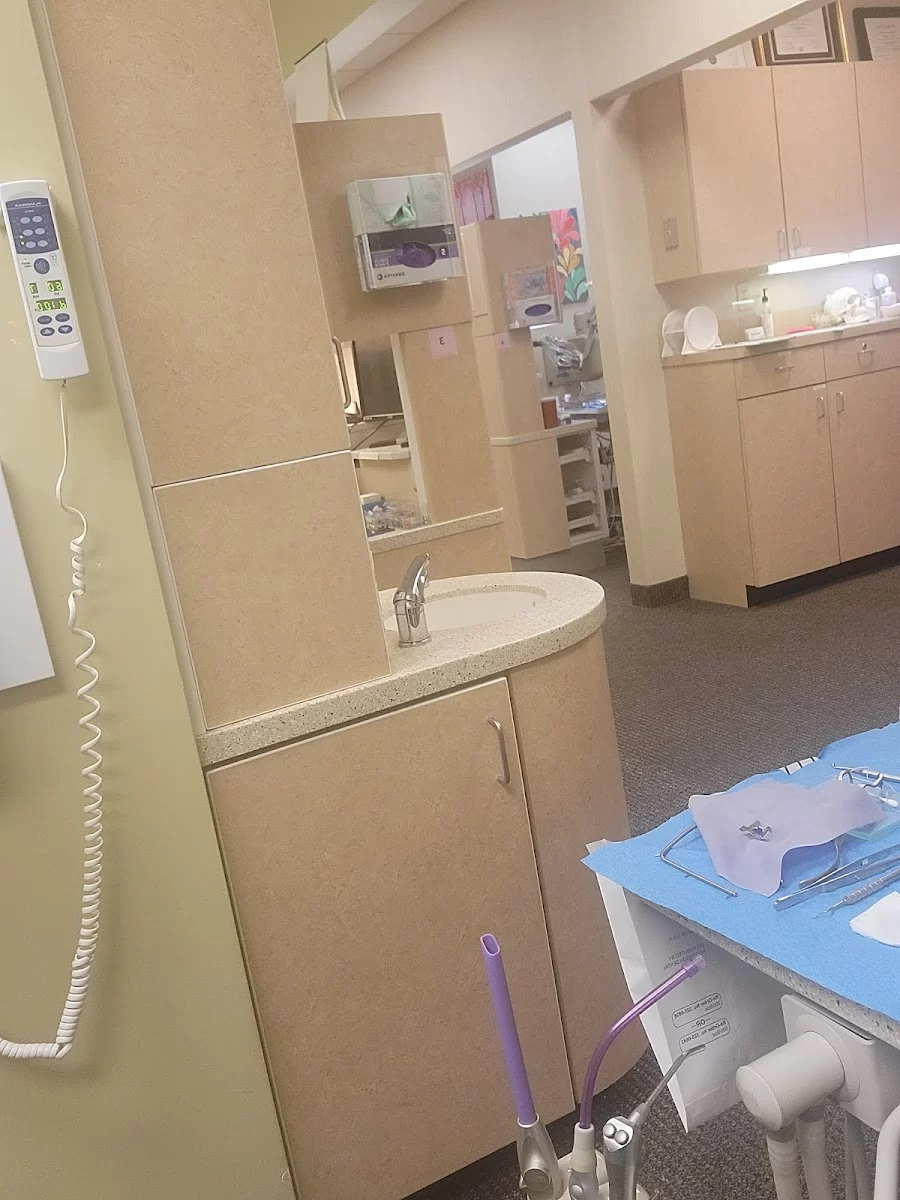 Endodontic Associates Picture 8