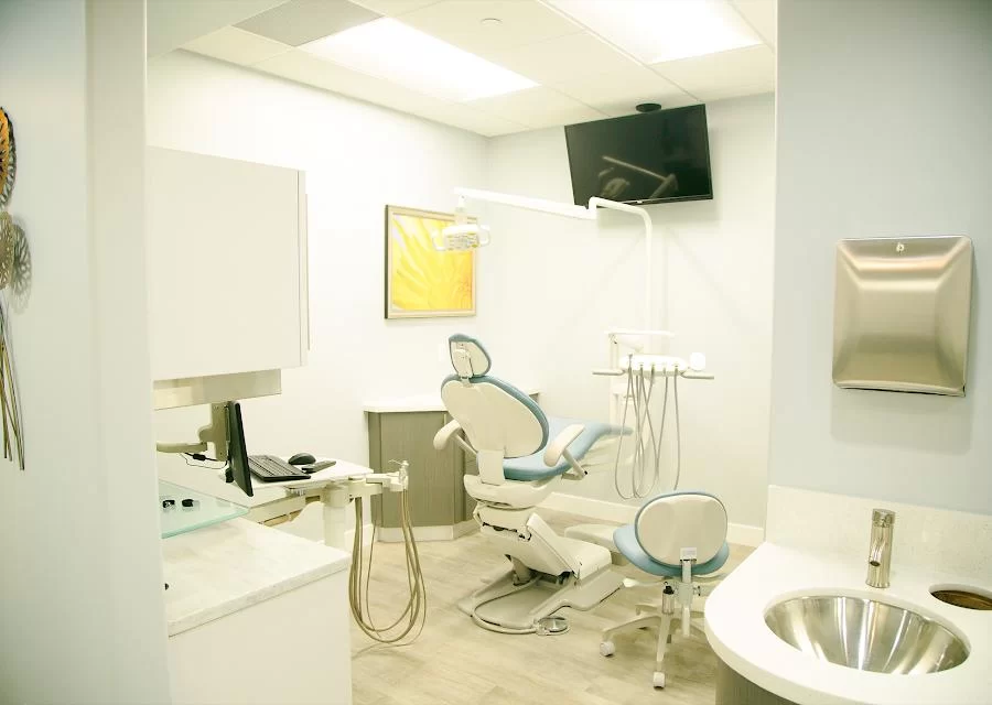 Center Plaza Dentistry Picture 10