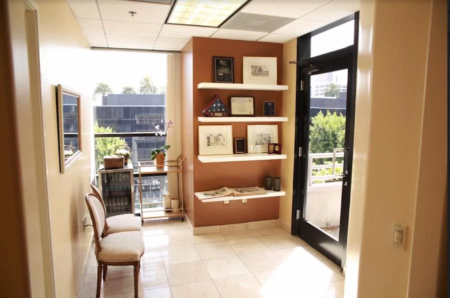 Parvaz Farnad Mizrahi, DDS, MPH, FICD Picture 10