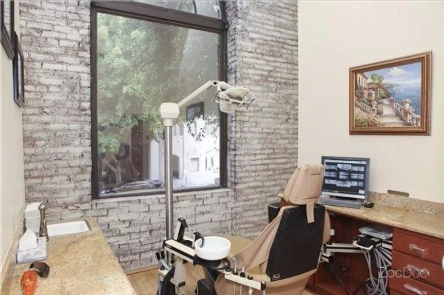 Smile L.A. Downtown Modern Dentistry Picture 8