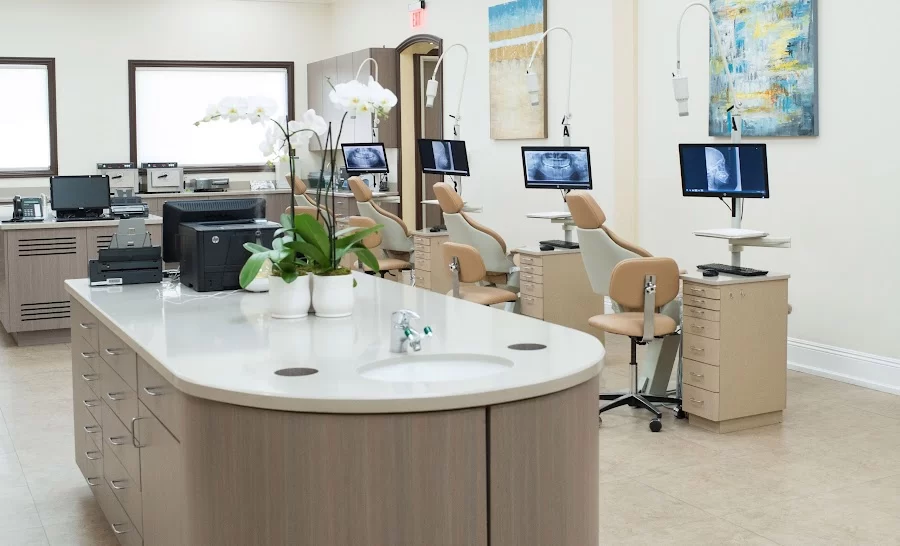 Dr. Lili & Associates - Huntington Park Picture 3