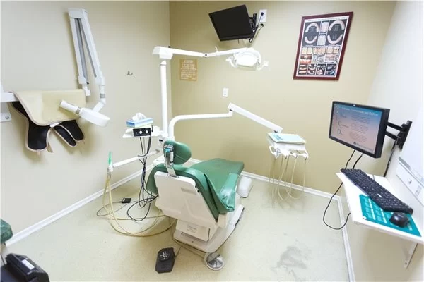 West Coast Dental of Van Nuys Picture 2