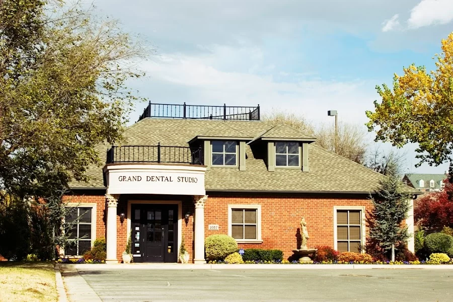 Grand Dental Studio Picture 6