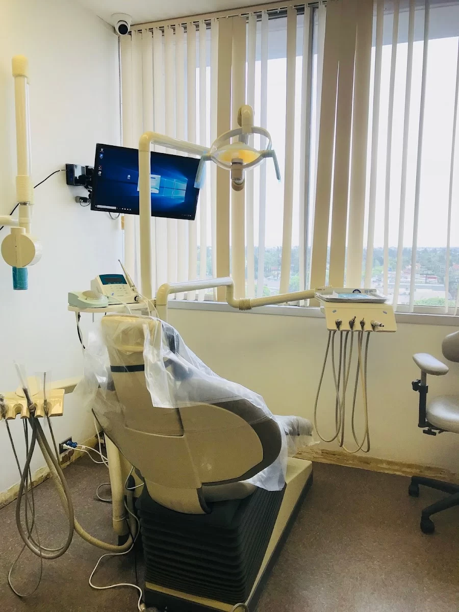 Larchmont Village Dental Specialty Center Picture 2
