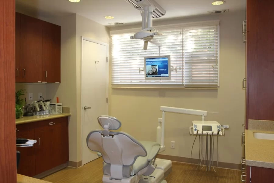 Wayne W Lee DDS and Associates Picture 1