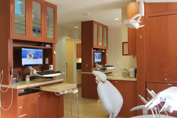 Wayne W Lee DDS and Associates Picture 2