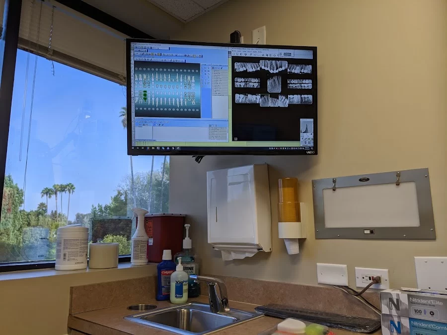 Encino Dental Health and Cosmetics Picture 6