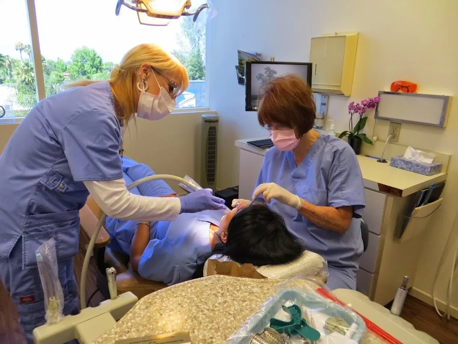 Encino Cosmetic Dentistry - Roberta Cerveny, DDS Picture 2