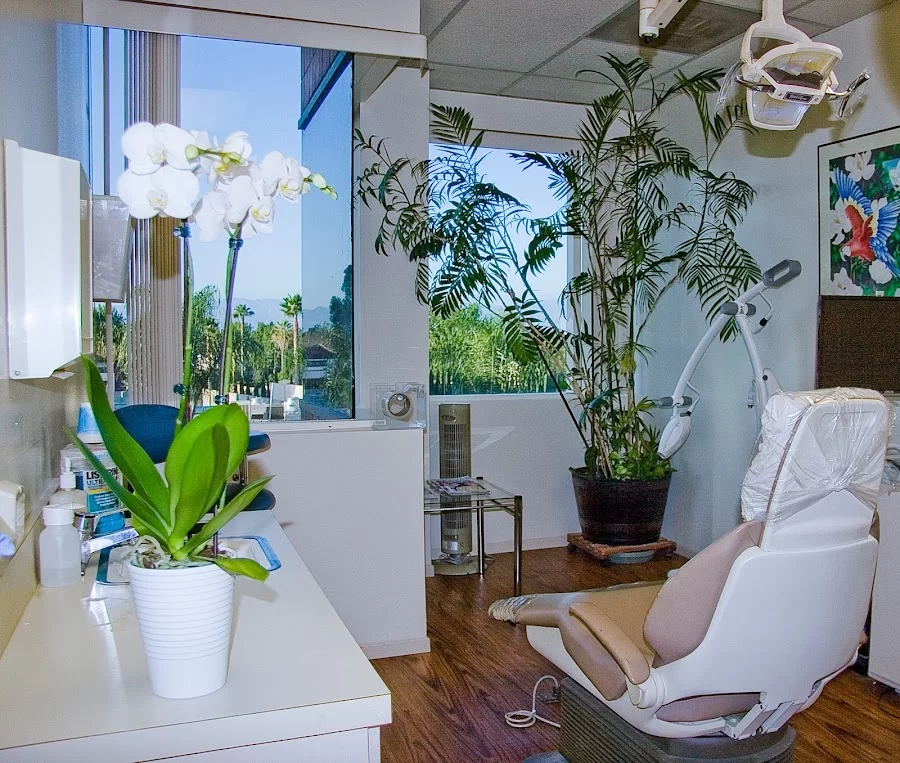 Encino Cosmetic Dentistry - Roberta Cerveny, DDS Picture 7
