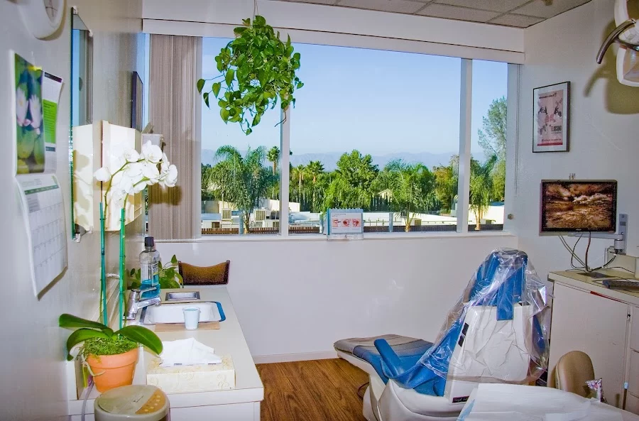 Encino Cosmetic Dentistry - Roberta Cerveny, DDS Picture 5