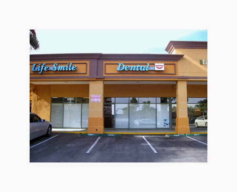 Life Smile Dental Center Picture 2