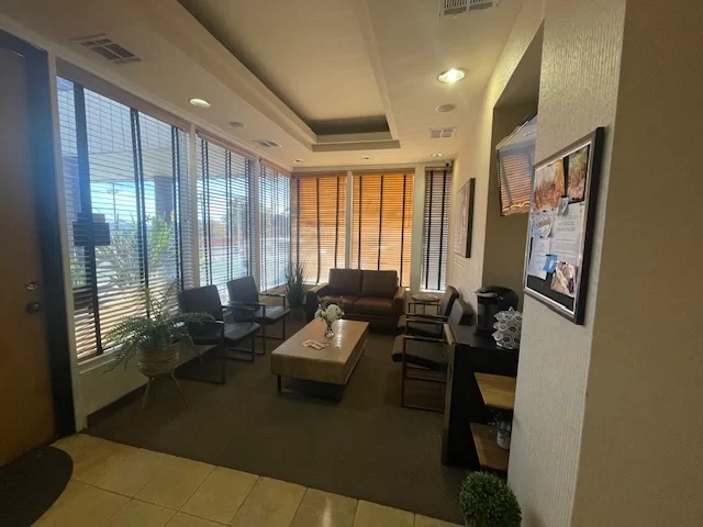 Woodland Hills Dental Care Picture 4