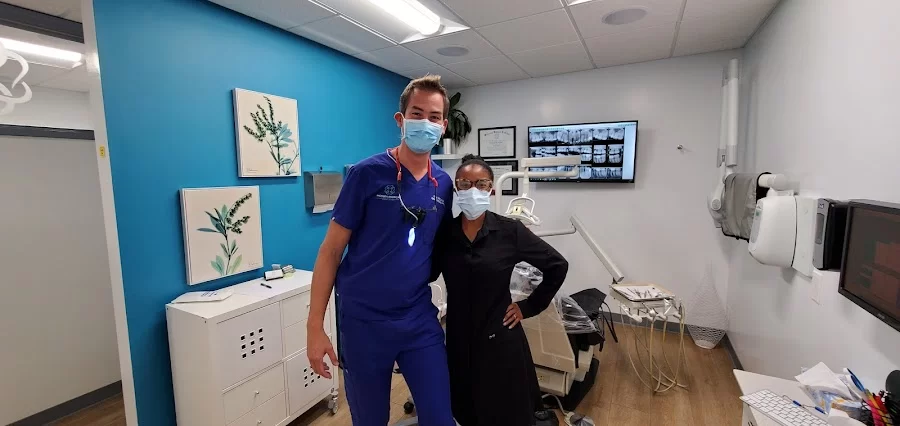Modern American Dentistry - Woodland Hills Picture 2
