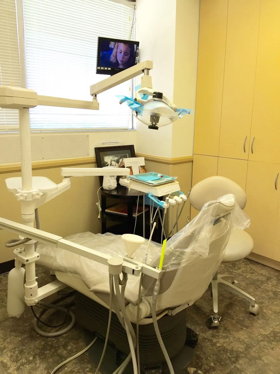 Mid-Wilshire Dental Care Picture 9