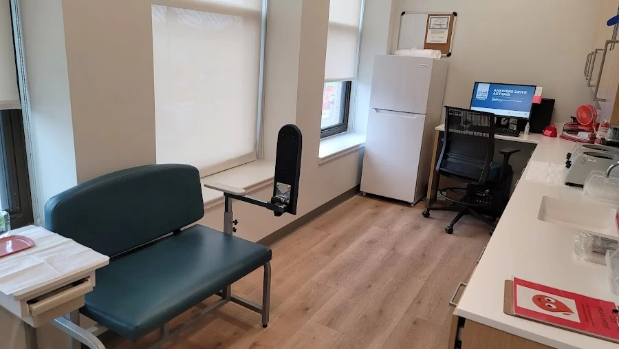 UI Health Mile Square Health Center - Primary and Immediate Care Picture 1
