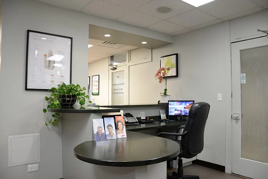 HYDE PARK PERIODONTICS & IMPLANT SOLUTIONS Picture 4