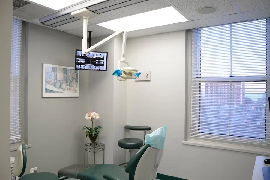 HYDE PARK PERIODONTICS & IMPLANT SOLUTIONS Picture 5