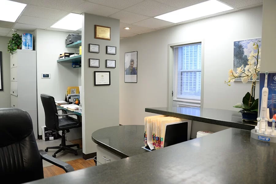 HYDE PARK PERIODONTICS & IMPLANT SOLUTIONS Picture 6
