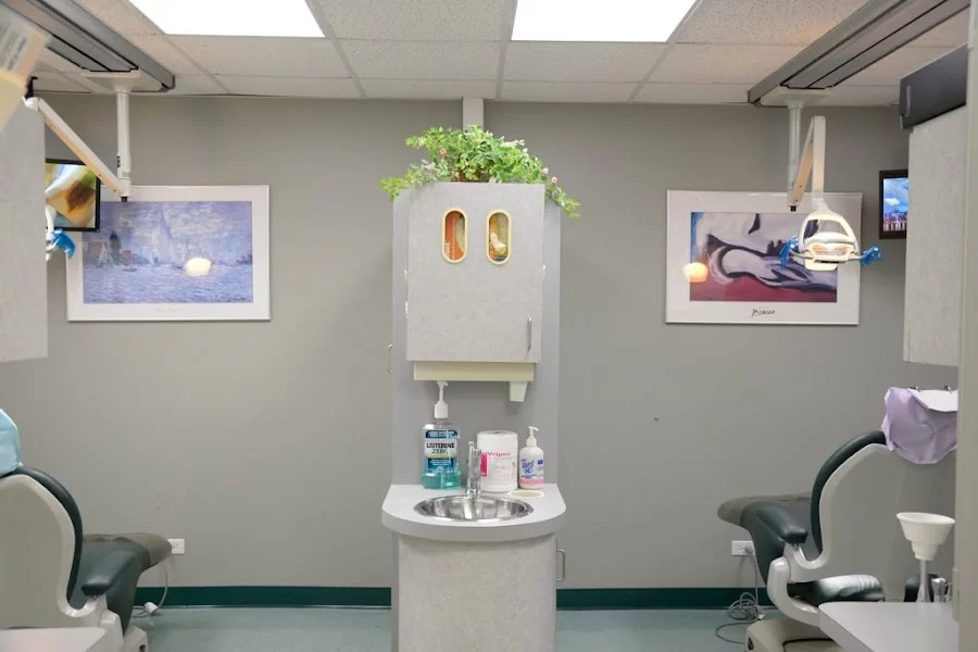 HYDE PARK PERIODONTICS & IMPLANT SOLUTIONS Picture 2