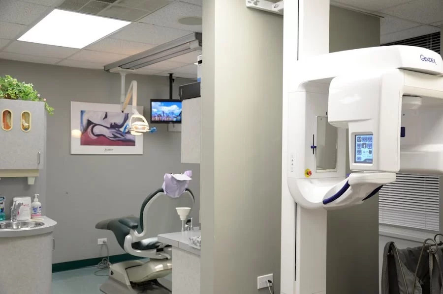 HYDE PARK PERIODONTICS & IMPLANT SOLUTIONS Picture 3