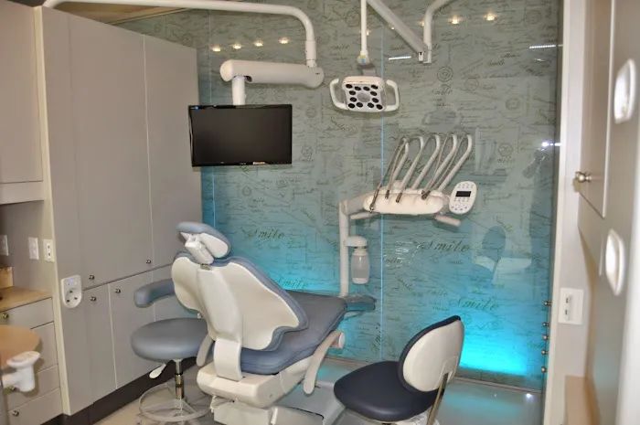The Art of Smile Dental Clinic - Vancouver Picture 3