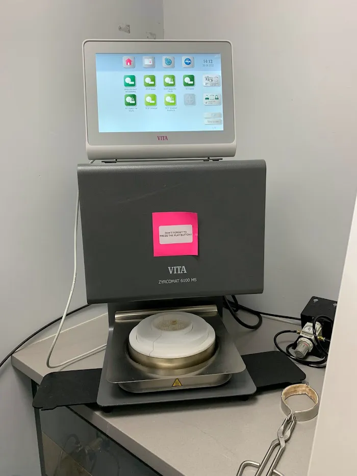Dent Craft Dental Laboratory Picture 3