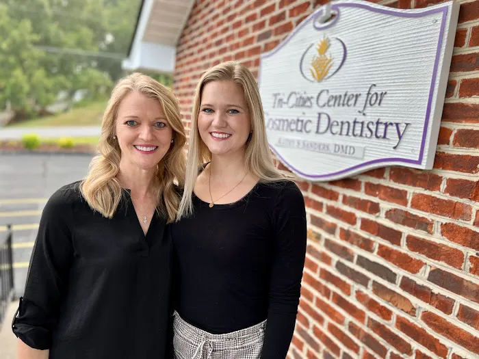 Tri-Cities Center for Cosmetic Dentistry Picture 1
