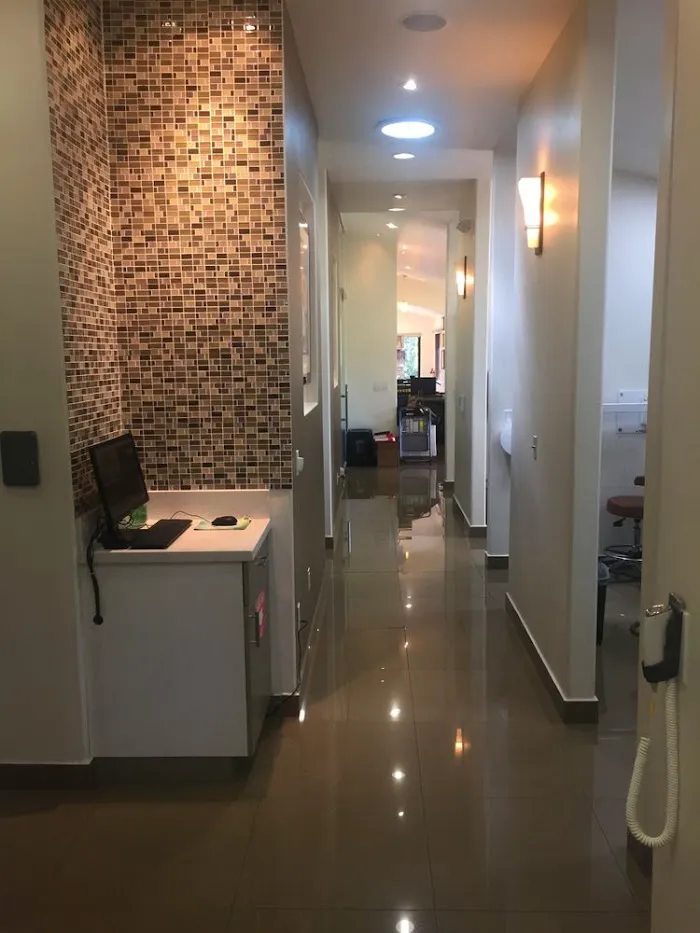 Premier LA Dental Clinics - Invisalign, Implants, Veneers, Root Canals, Wisdom Teeth Removal Picture 4