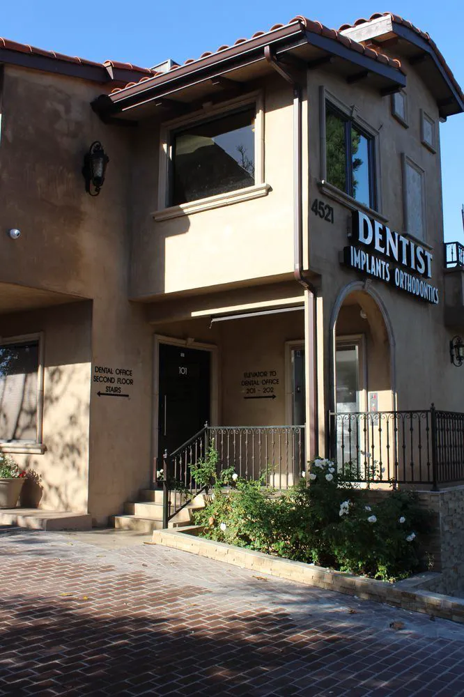 Premier LA Dental Clinics - Invisalign, Implants, Veneers, Root Canals, Wisdom Teeth Removal Picture 8