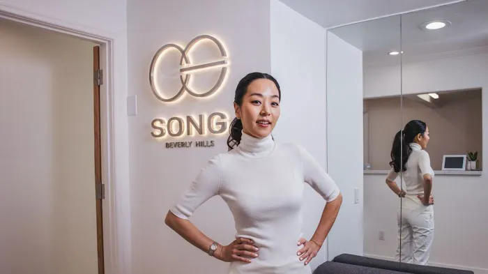 Beverly Hills Dental Song Cosmetic Dentist: Porcelain Veneers, Teeth Whitening, Invisalign Picture 1