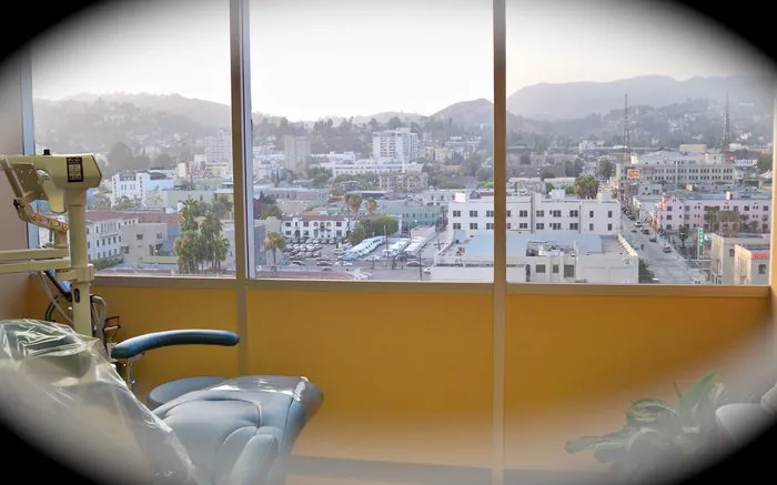 Hollywood Dental Care Picture 1