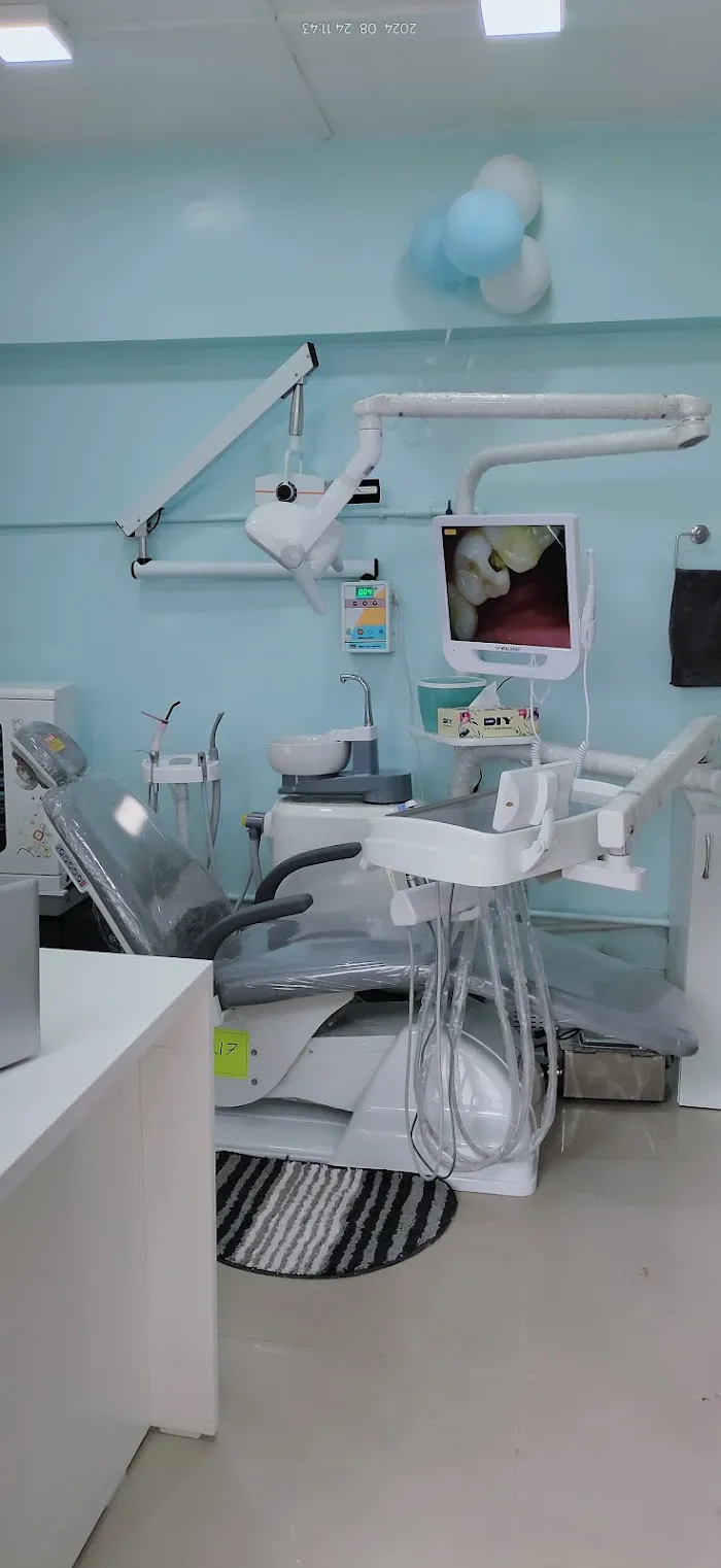 Dr.Bade HappyDent Dental Clinic - Best dental clinic in Tathawade for root canal or RCT dental implant Dentist in Tathawade Picture 1