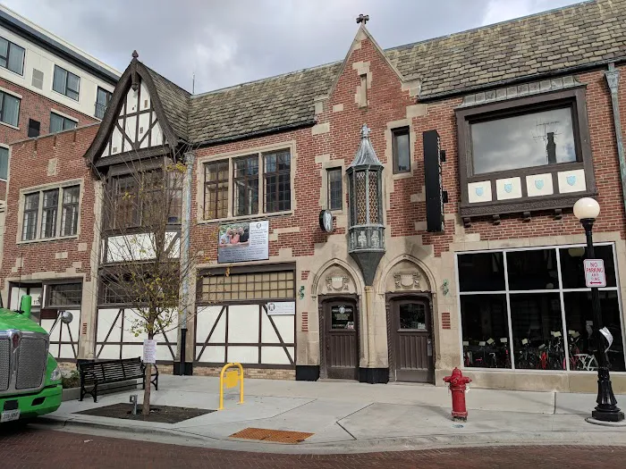 R Family Dental of Oak Park Picture 2