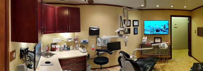R Family Dental of Oak Park Picture 4
