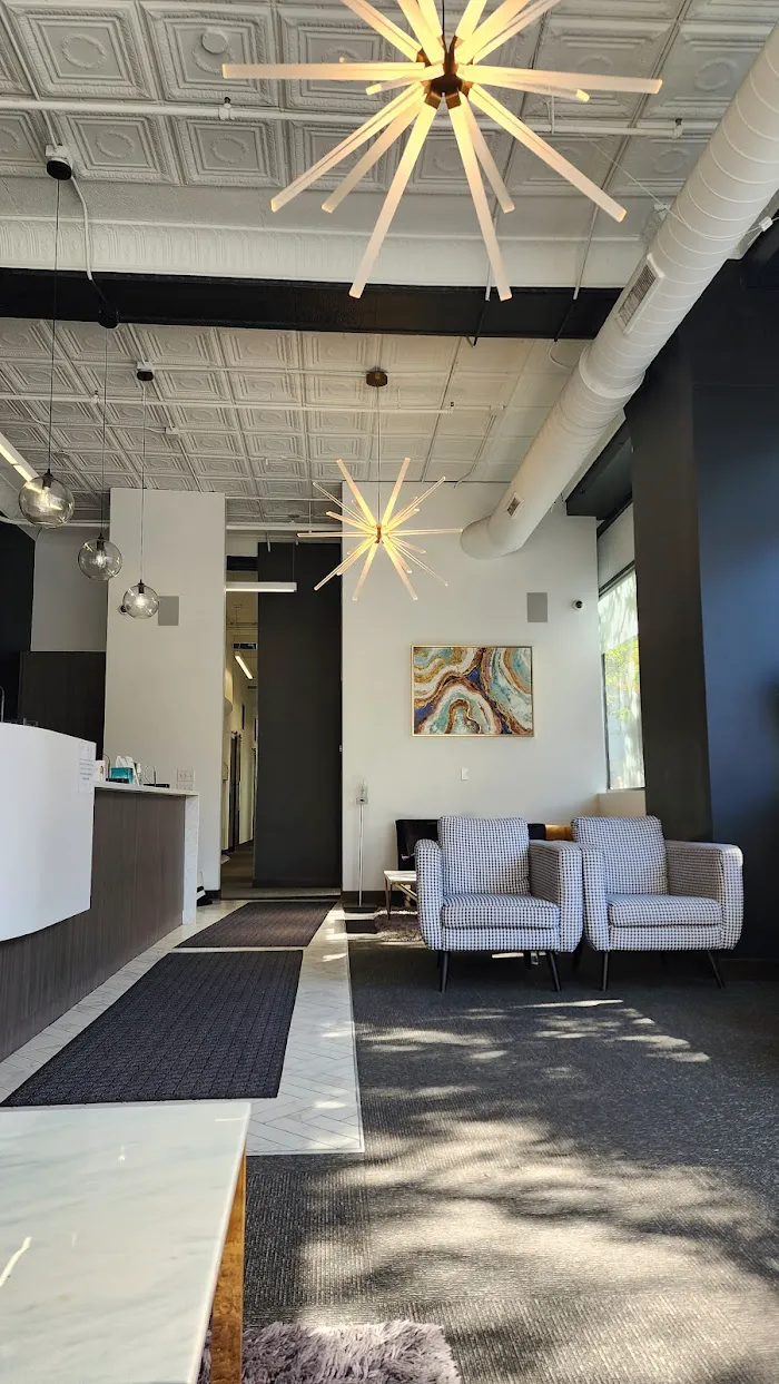 Dentologie - South Loop Picture 9