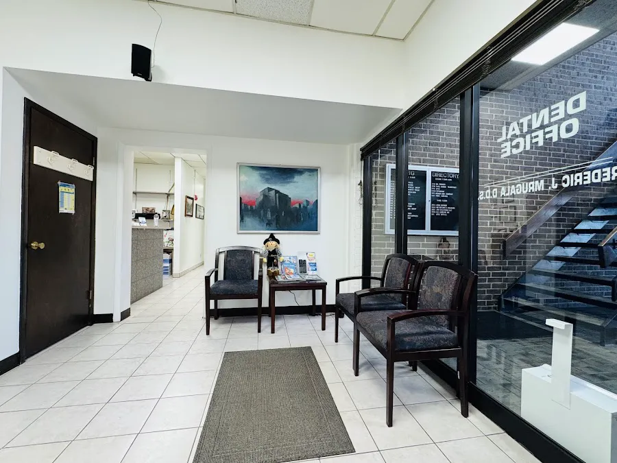 Midtown Dental Studio Picture 3
