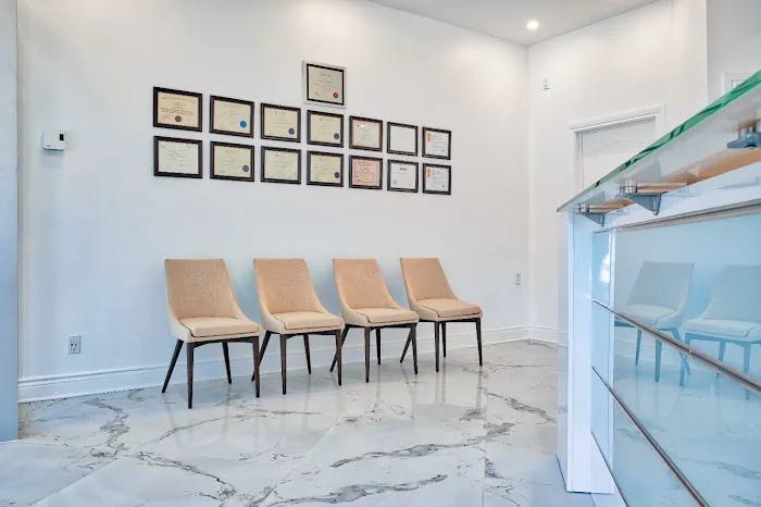 Dr. Wisdom - Dentiste Montreal - Centre Dentaire Aoude VSL Picture 9