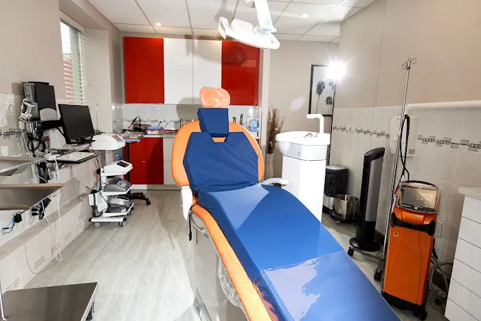 K&K Dental Studio Picture 2