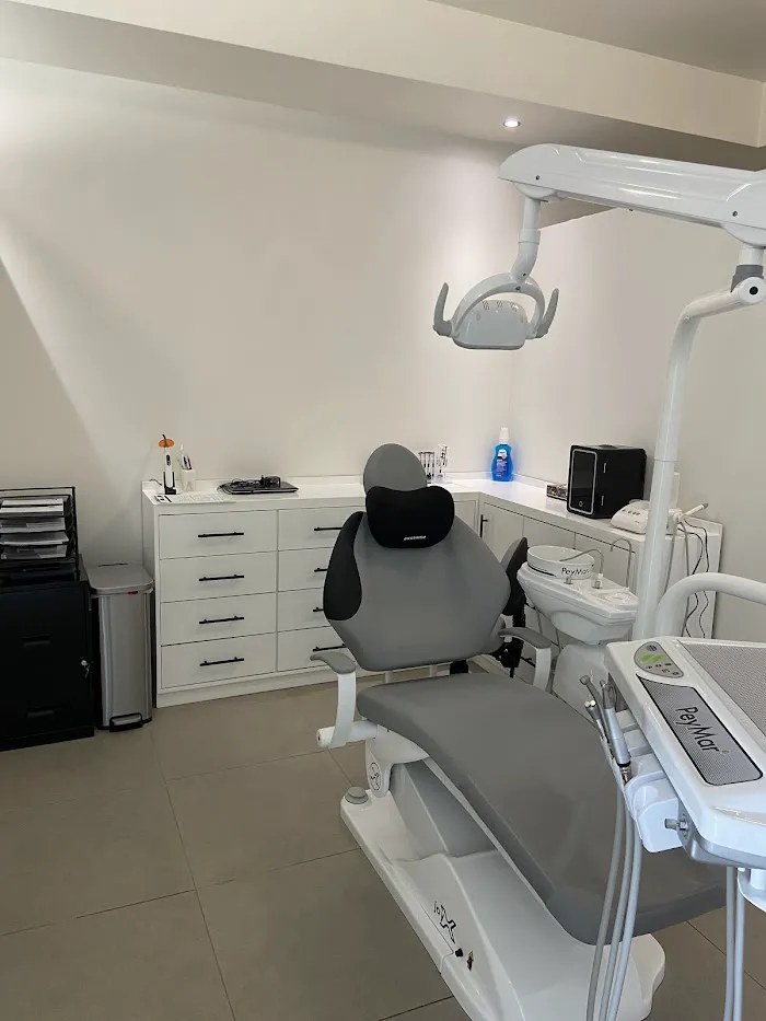LB DENTAL Picture 1