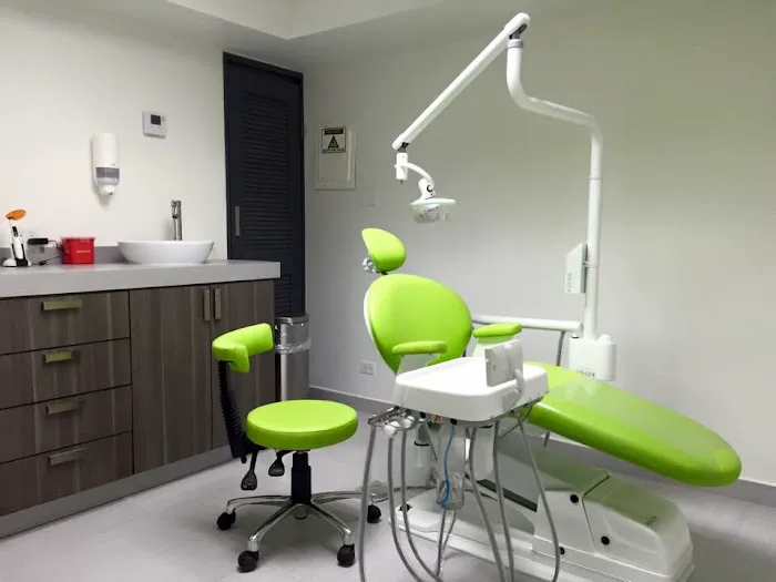 ACLIDENT CLINICA DENTAL Picture 8