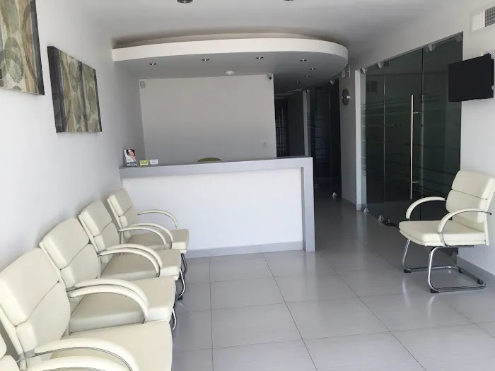 ACLIDENT CLINICA DENTAL Picture 10