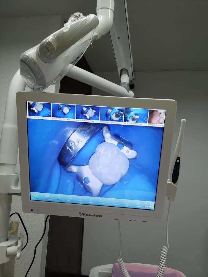 Dentista Black Molar Dental Implant Clinic Picture 8