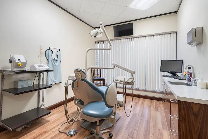 Uptown Cosmetic & Implant Dentistry Picture 1