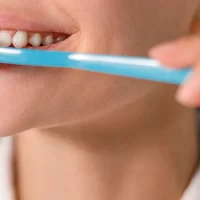 How to Avoid Tooth Sensitivity with Toothpaste