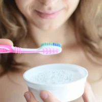 How to Whiten Teeth with Baking Soda Safely
