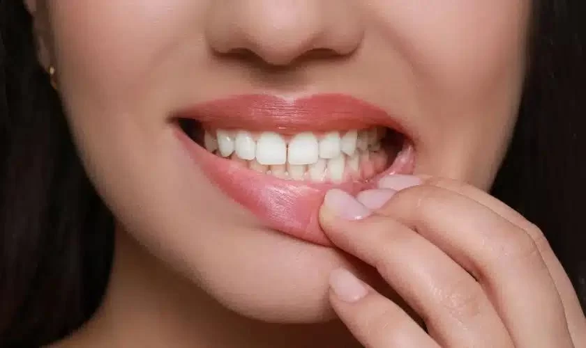 How to Treat Gum Disease with Essential Oils: Natural Remedies for Healthy Gums