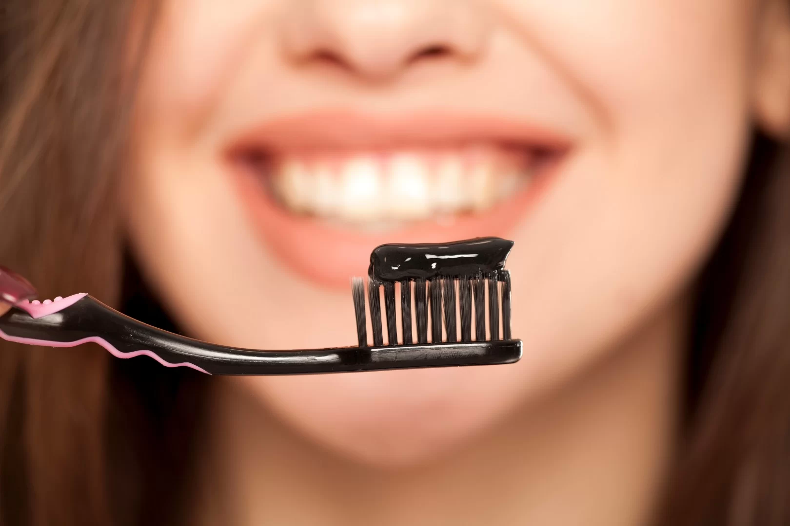 Does Activated Charcoal Help Whiten Teeth? Exploring Benefits, Risks, and Effectiveness
