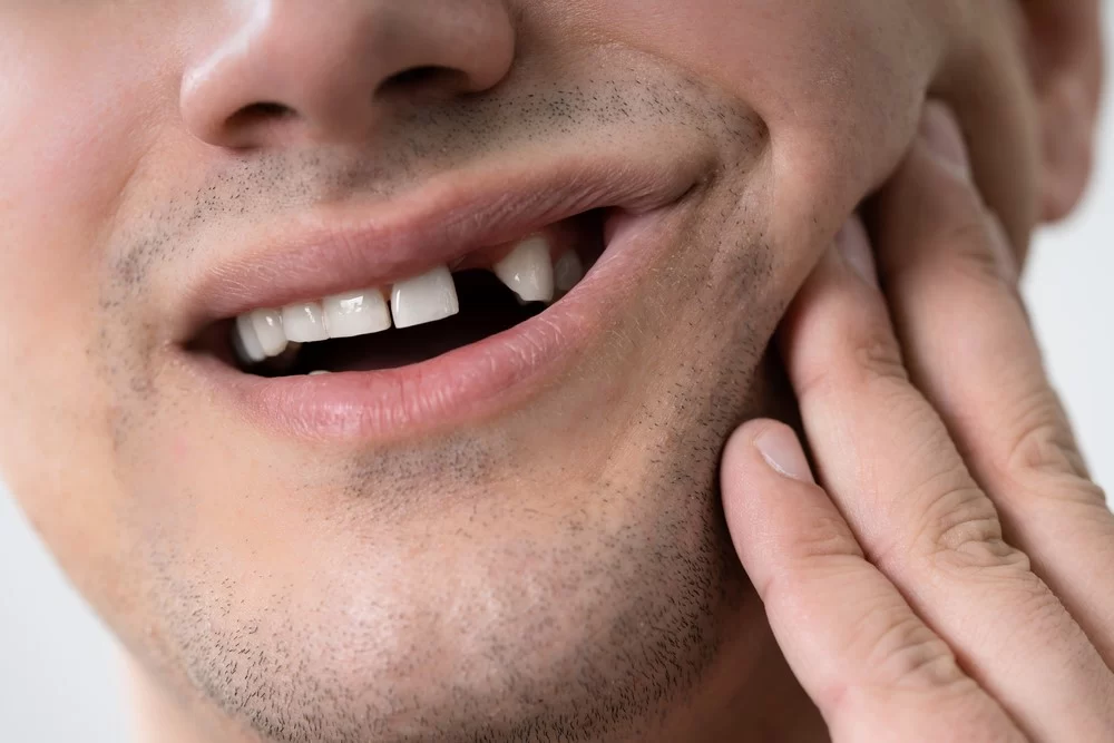 How to Handle a Loose Tooth: Causes, Treatment Options, and Tips