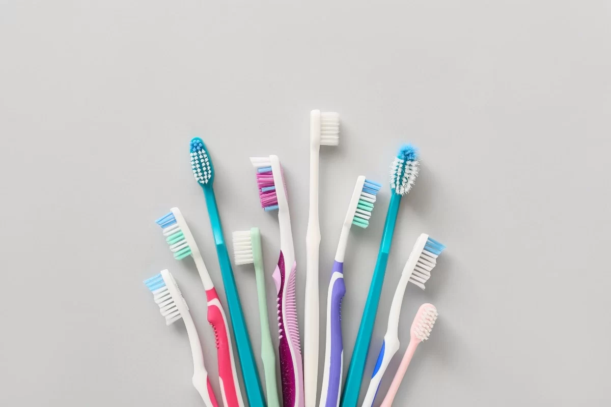 How to Choose the Right Toothbrush for Sensitive Teeth: Tips for Better Oral Care