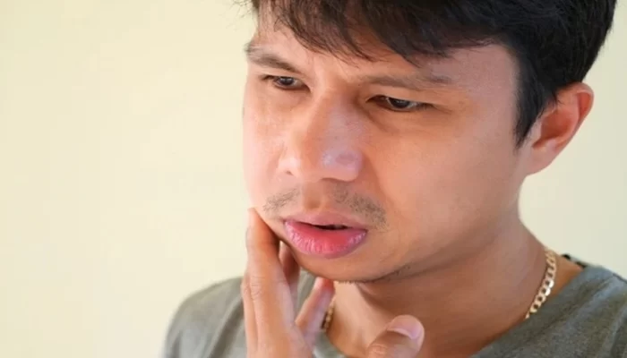 How to Treat an Abscessed Tooth at Home | Safe & Effective Remedies